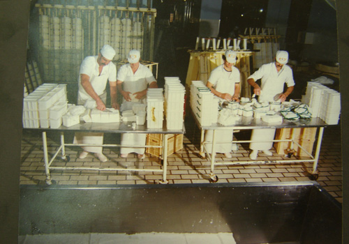 Enformando queijo